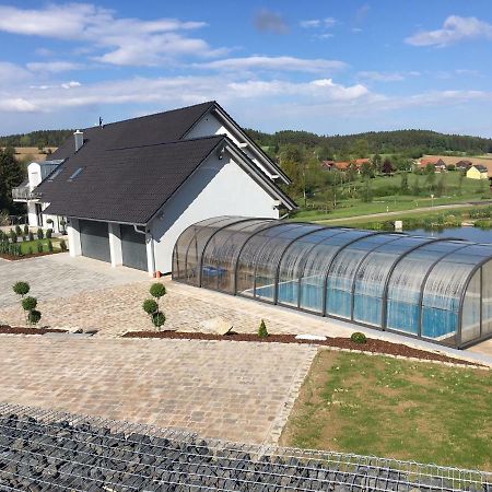 Landhaus Ferienwohnungen Mit Pool Und Wellness Neukirchen-Balbini Extérieur photo