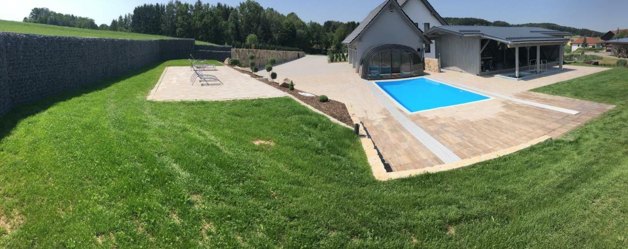 Landhaus Ferienwohnungen Mit Pool Und Wellness Neukirchen-Balbini Extérieur photo
