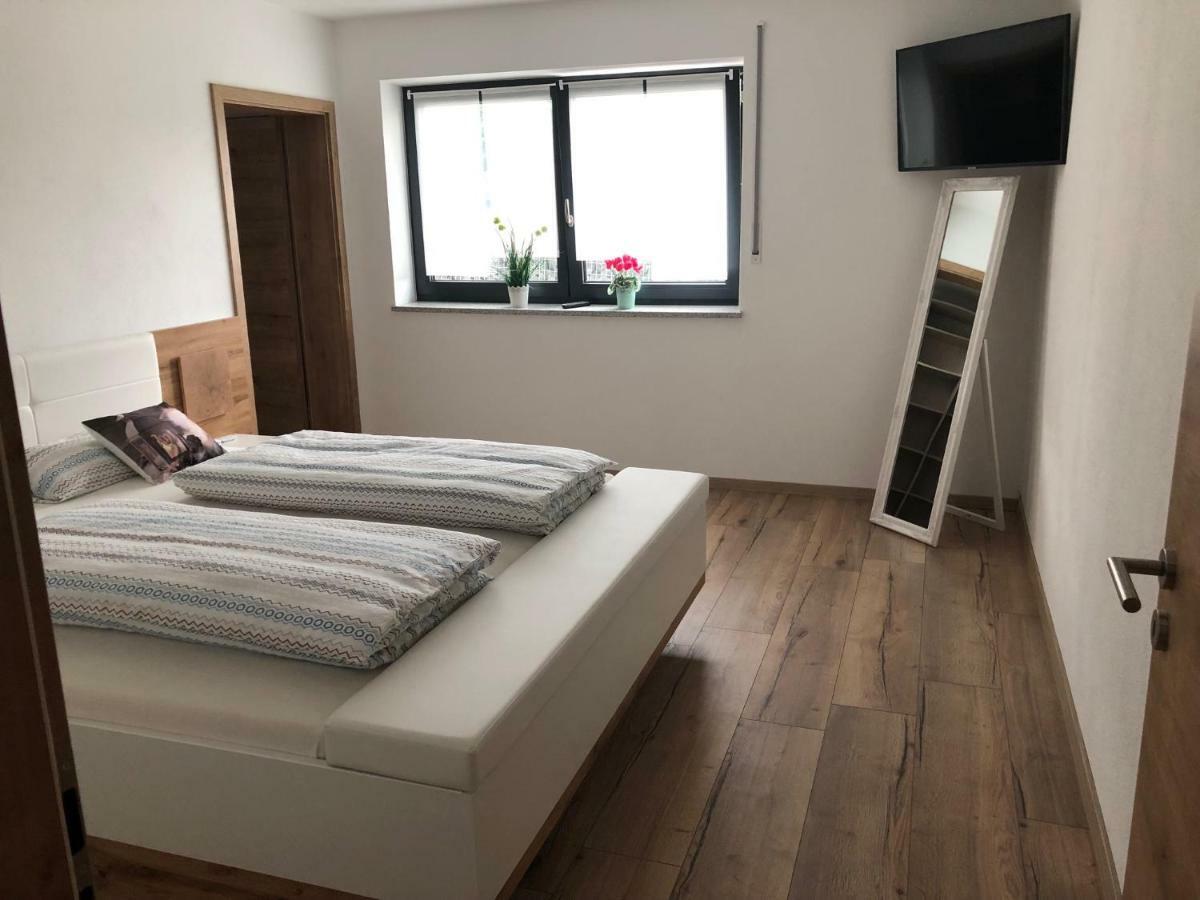 Landhaus Ferienwohnungen Mit Pool Und Wellness Neukirchen-Balbini Extérieur photo