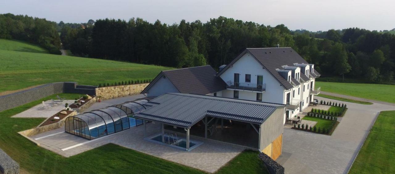 Landhaus Ferienwohnungen Mit Pool Und Wellness Neukirchen-Balbini Extérieur photo